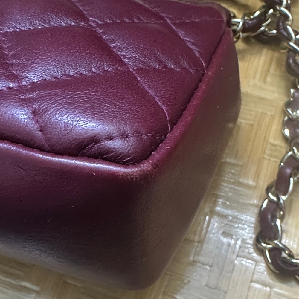 Made in Italy Elegant Burgundy Quilted Chain Bag Turn-lock - Picture 5 of 15